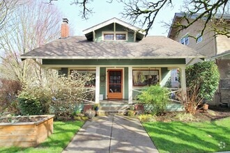 Building Photo - 2503 SE Yamhill St