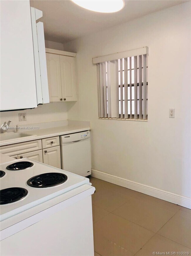 Foto del edificio - 7755 SW 86th St