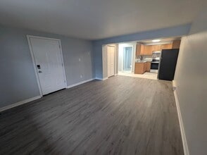 Building Photo - 5 Andrews Rd