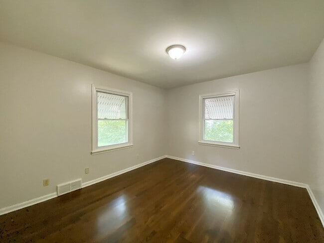Building Photo - SEE IT NOW: Cozy 2-Bed Home with New Upgra...