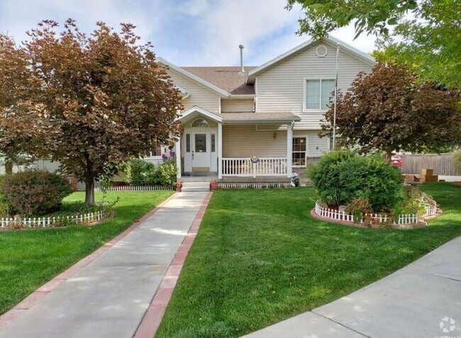 Building Photo - 7898 N Sparrowhawk Cir