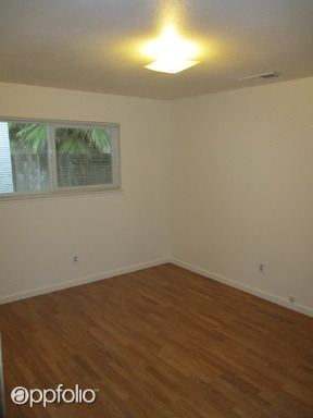 Building Photo - 946 Orient St