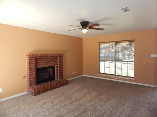 Building Photo - 609 Man O War Dr