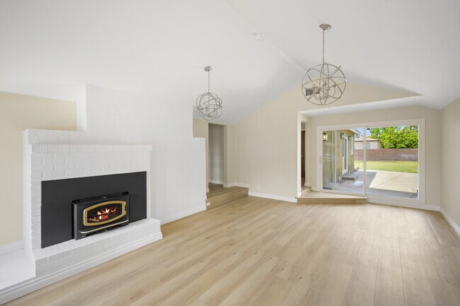 Foto del edificio - 1421 N Screenland Dr