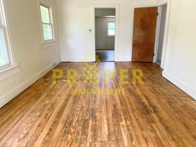 Foto del edificio - 2 bedrooms 1 bathroom house