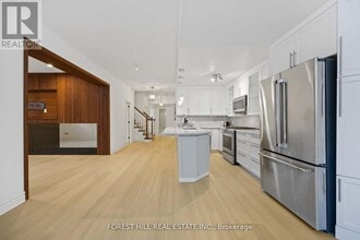 Building Photo - 42 Cotswold Crescent