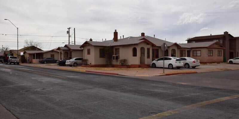 Primary Photo - 401 W. Oak