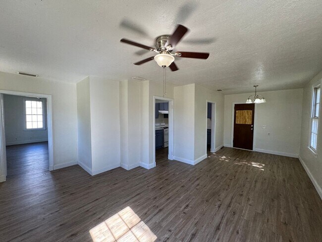 Foto del edificio - 2 Bedroom / 1 Bath Historic Home on Helvenston St in Live Oak