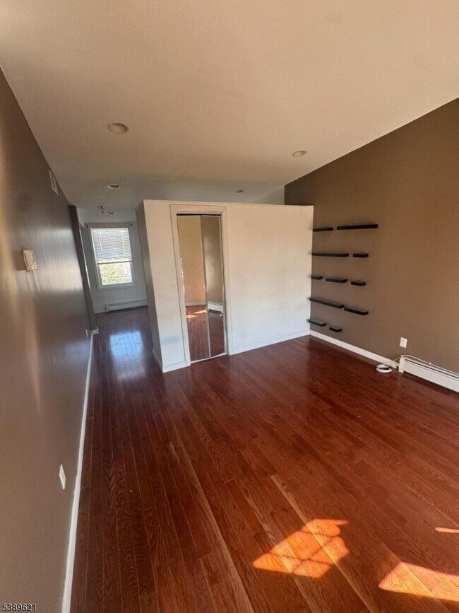 Foto del edificio - 92 Greylock Ave