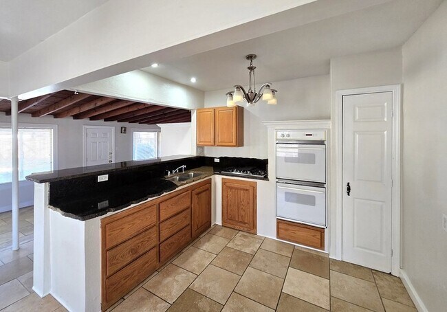 Foto del edificio - 504 Holmsley Ave