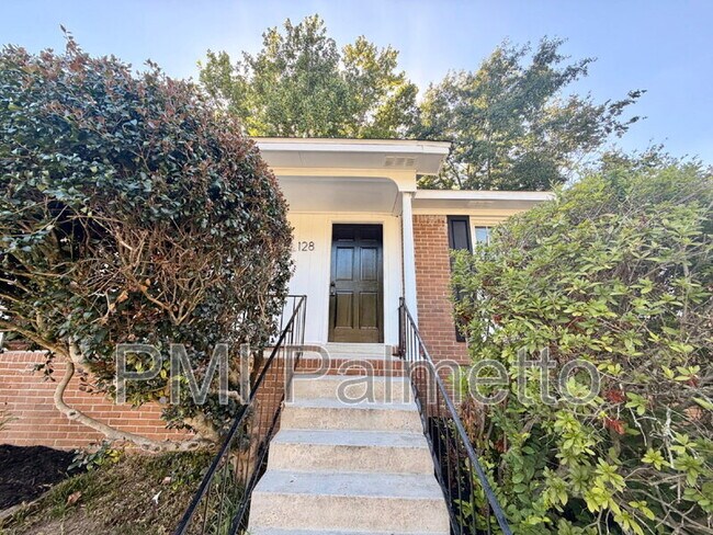 Foto del edificio - 128 Crestmore Dr