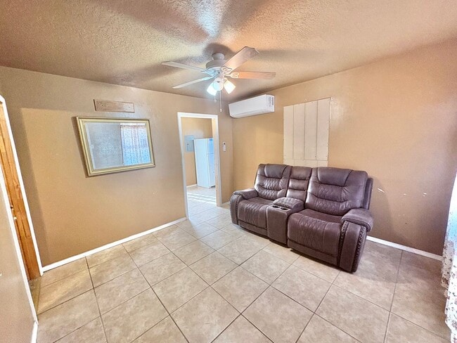 Building Photo - 505 W Polk Ave