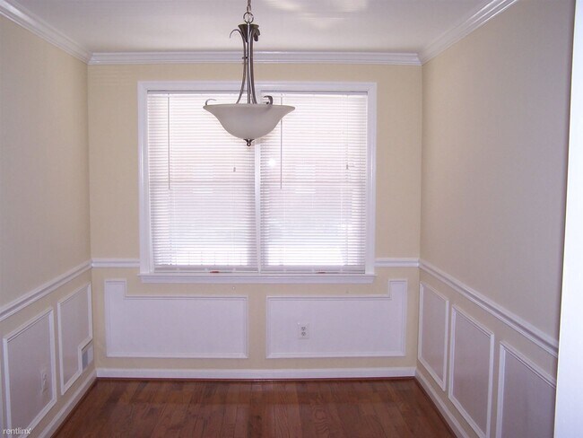 Foto del edificio - 2 br, 2 bath Townhome - 429 Oakwood Rd