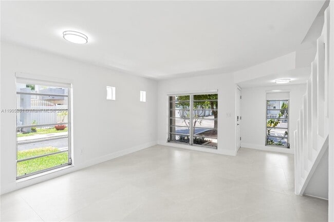 Foto del edificio - 3597 SW 17th St