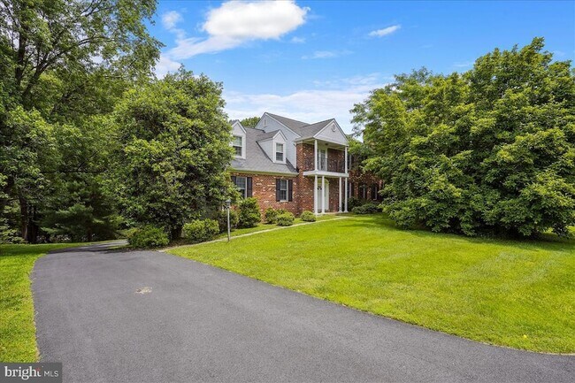 Foto del edificio - 9708 Locust Hill Dr