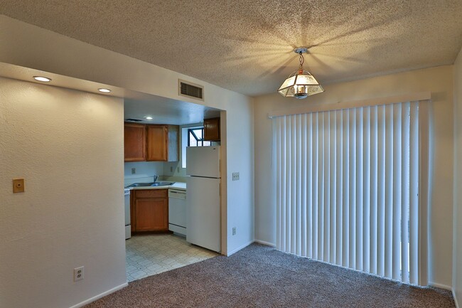 Building Photo - 1546 E Sahuaro Dr