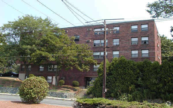 Building Photo - 122 Main St