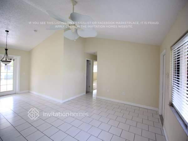 Foto del edificio - 4580 NW 113th Terrace