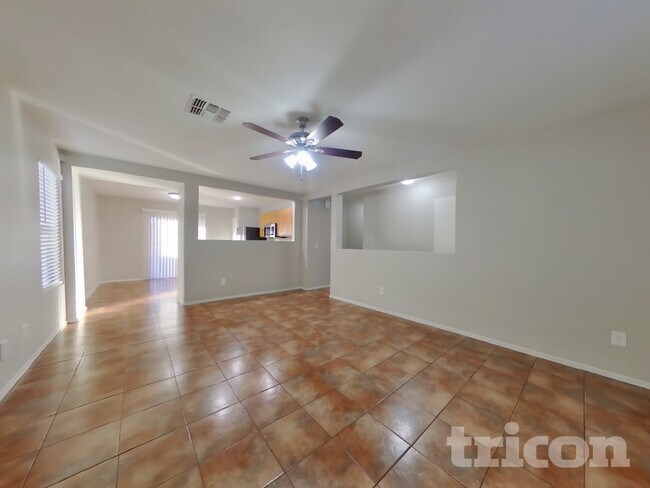 Foto del edificio - 11519 W Windrose Ave