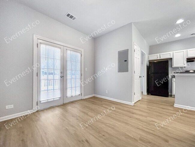 Building Photo - 687 S Evelyn Pl NW