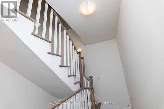 Building Photo - 871-T871 Sheppard Ave W