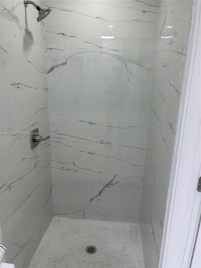 Foto del edificio - 1530 NE 33rd St