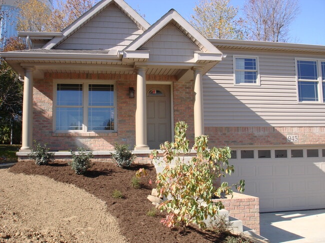 Building Photo - 940 Sautter Dr