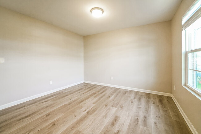 Building Photo - 461 Abeer St