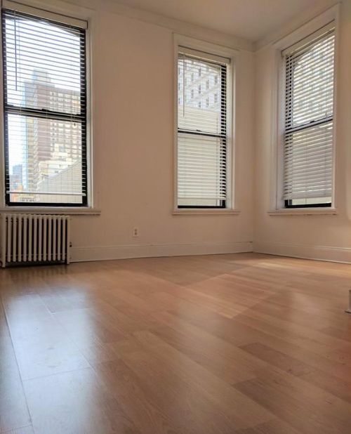 Foto principal - 166 E 55th St