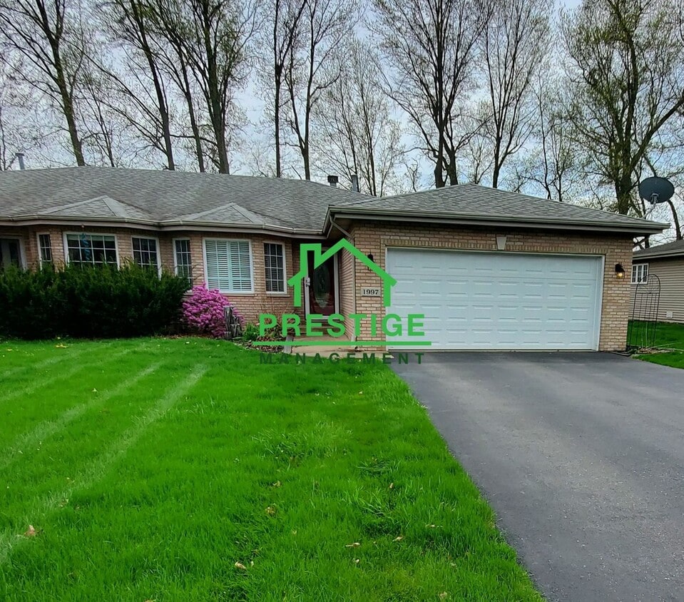 Foto principal - 3BD/2BA Duplex Home In Chesterton, IN