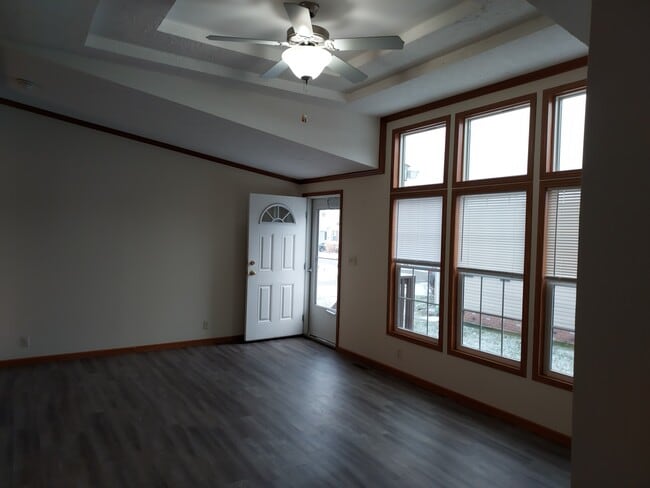 Building Photo - 9750 Kenyon Ave