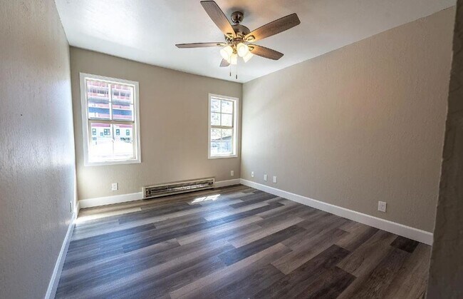 Foto del edificio - 1449 Hillside Dr