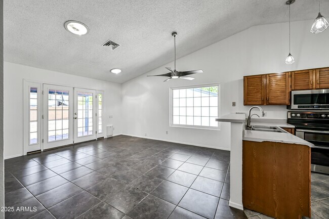Building Photo - 324 S Rita Ln