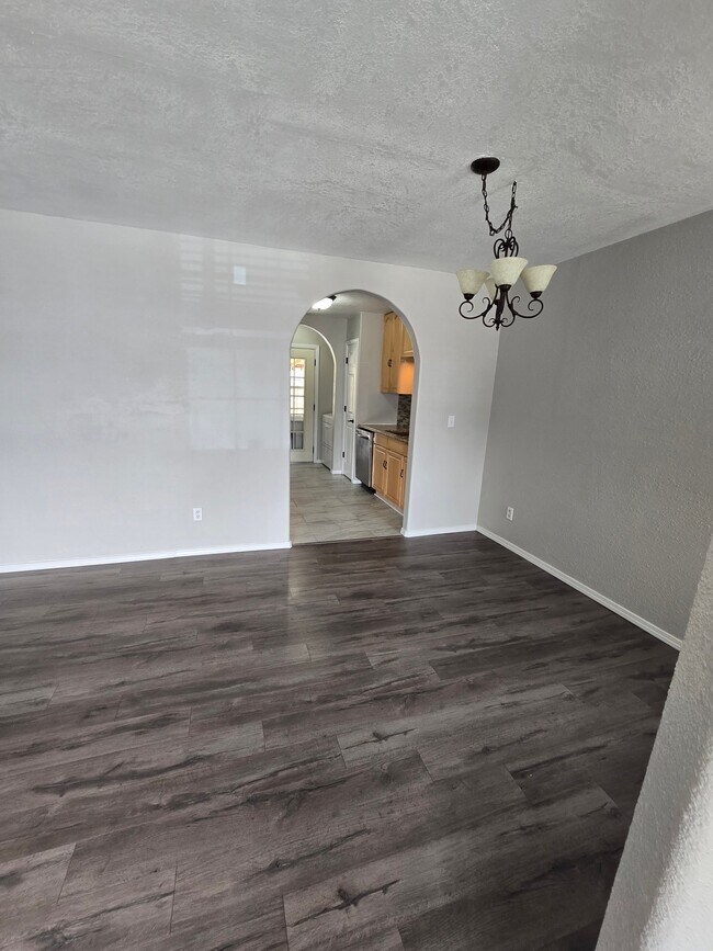 Building Photo - 801 UNIT9 Hacienda Ln