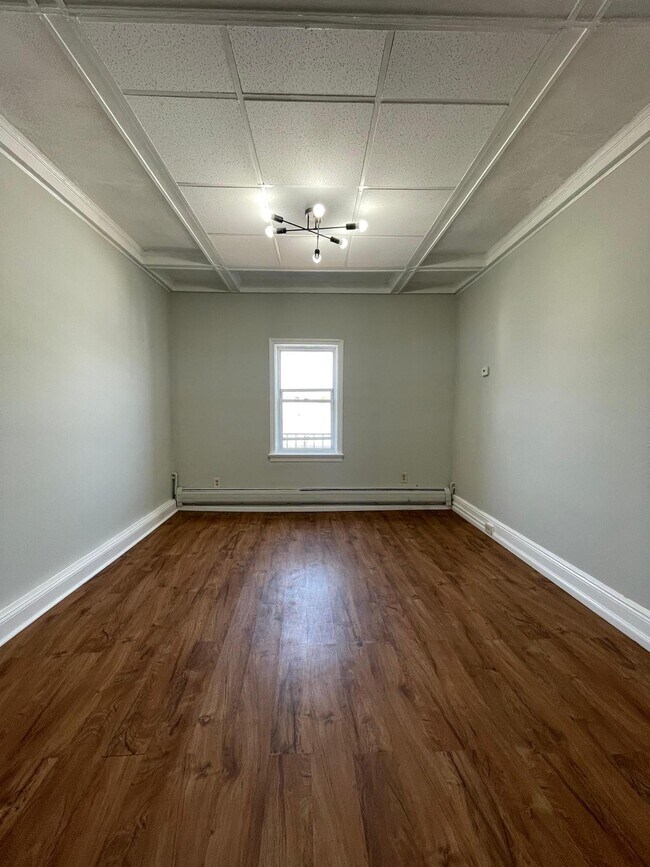 184 Garfield Ave 8 - 180 Garfield Ave