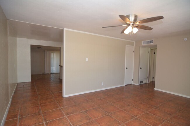 Foto del edificio - Charming 3 Bedroom 2 Bath House Plus Bonus...