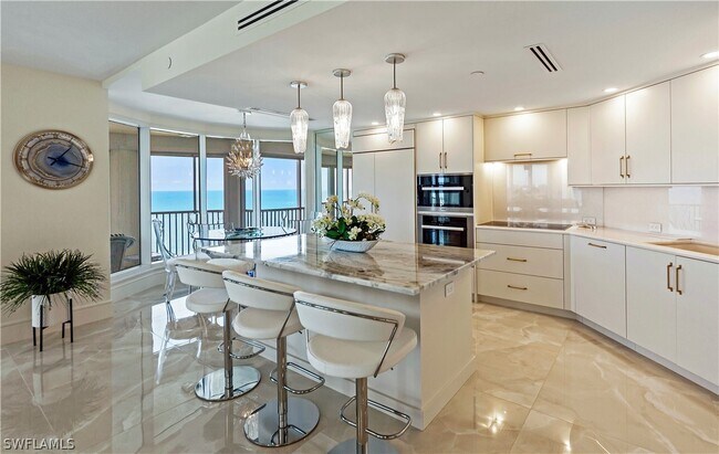 Foto del edificio - 8111 Bay Colony Dr