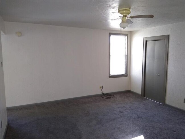 Building Photo - 415 Carothers Ave