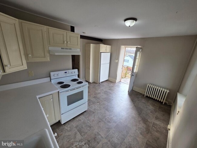 Building Photo - 2022 E Main St