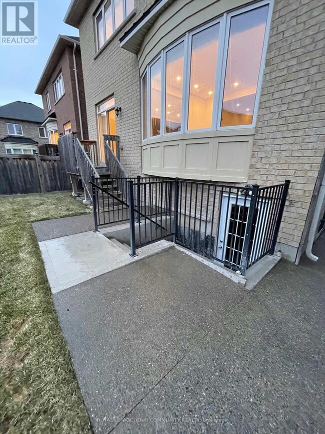 Building Photo - 306 Cedar Hedge Rd