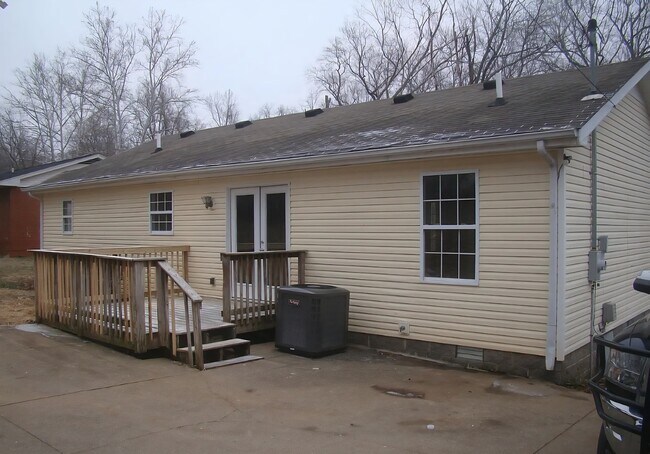 Building Photo - 224 Anna St