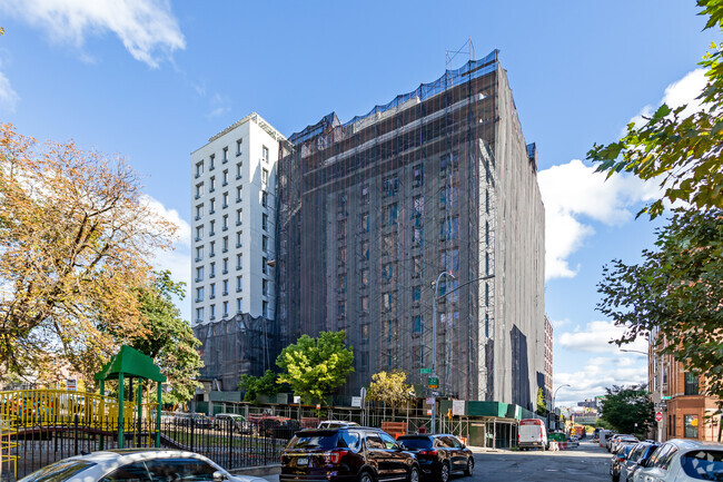 Building Photo - Melrose North