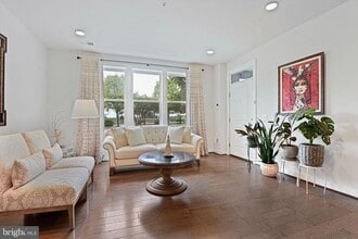 Building Photo - 13342 Arrowbrook Centre Dr