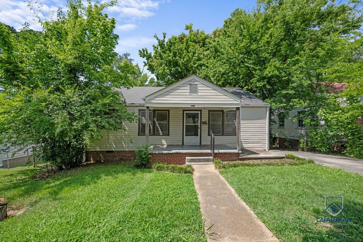 Primary Photo - 2 bedroom 1 bath home located near Gadsden...