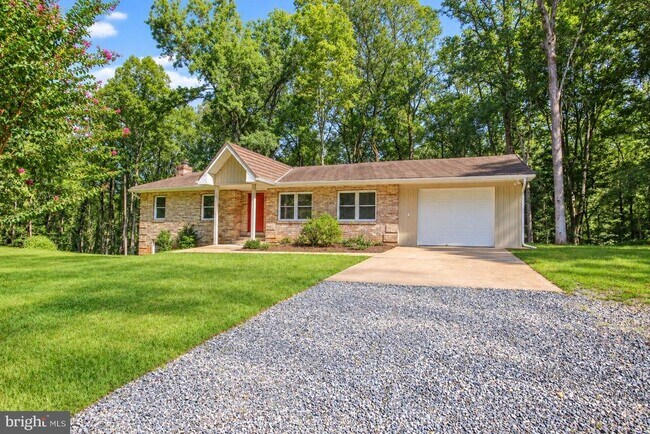 Foto del edificio - 6065 Eagles Nest Ln