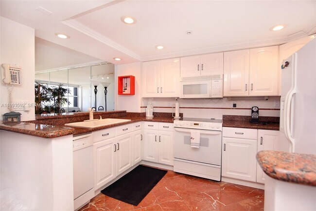 Foto del edificio - 2555 Collins Ave