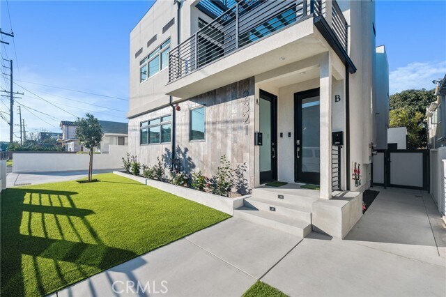 Building Photo - 2321 Vanderbilt Ln