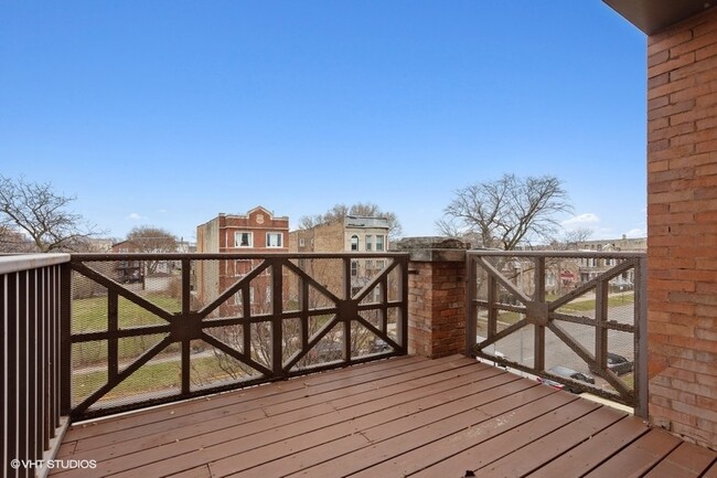 Apartment Balcony - Carroll Parc