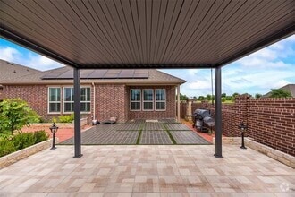 Building Photo - 2501 Temple Dr