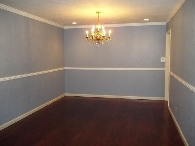 Building Photo - 258 W San Madele Ave